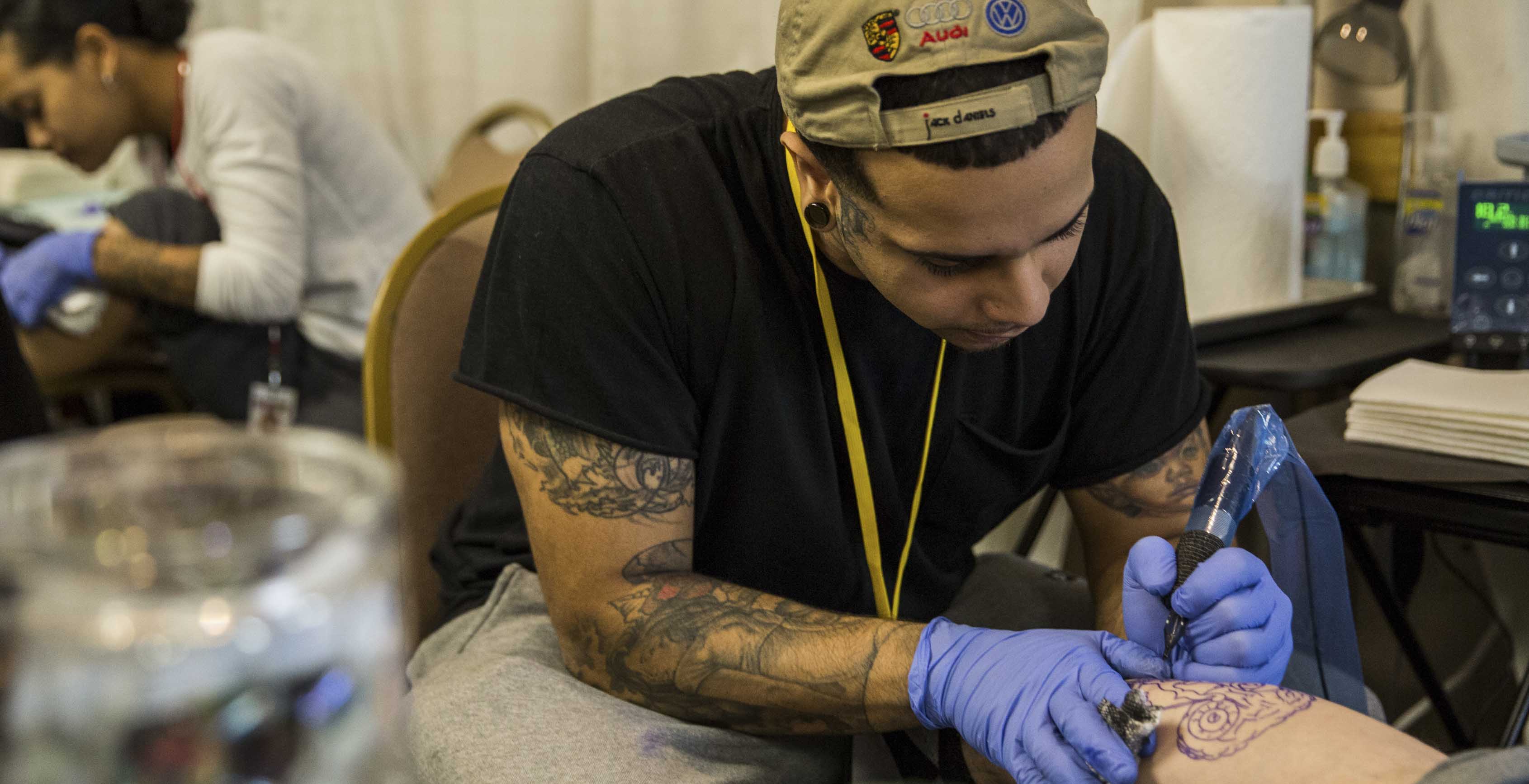 Mom tattoo artist arrested after 10yearold gets tattoo