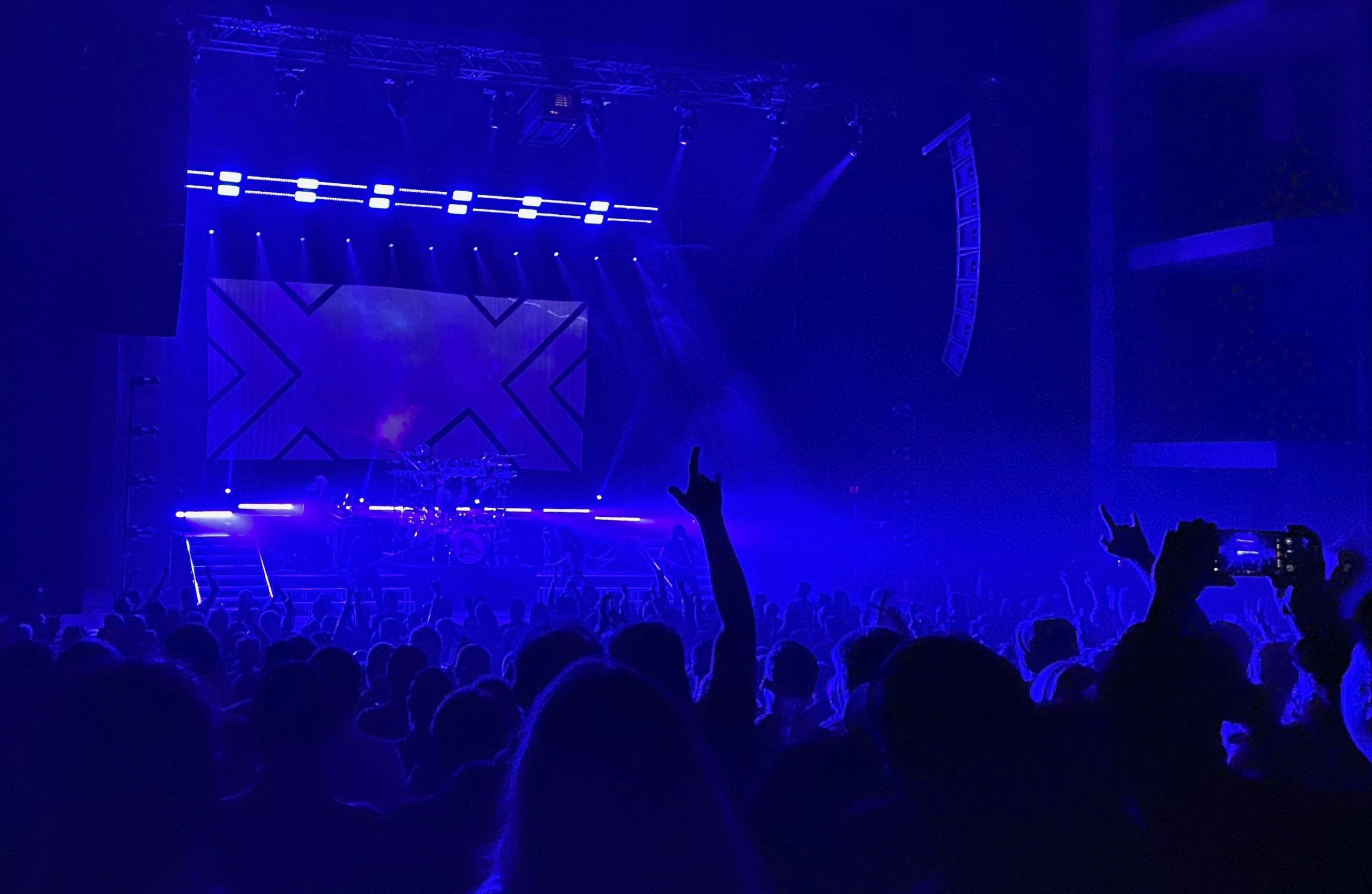 Dream Theater used images on a large screen and lights that were synchronized with the music.