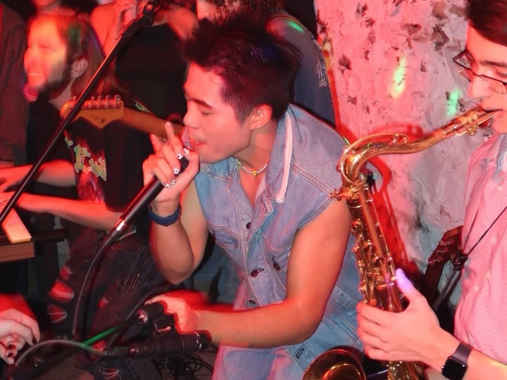 Derek performed at a house show