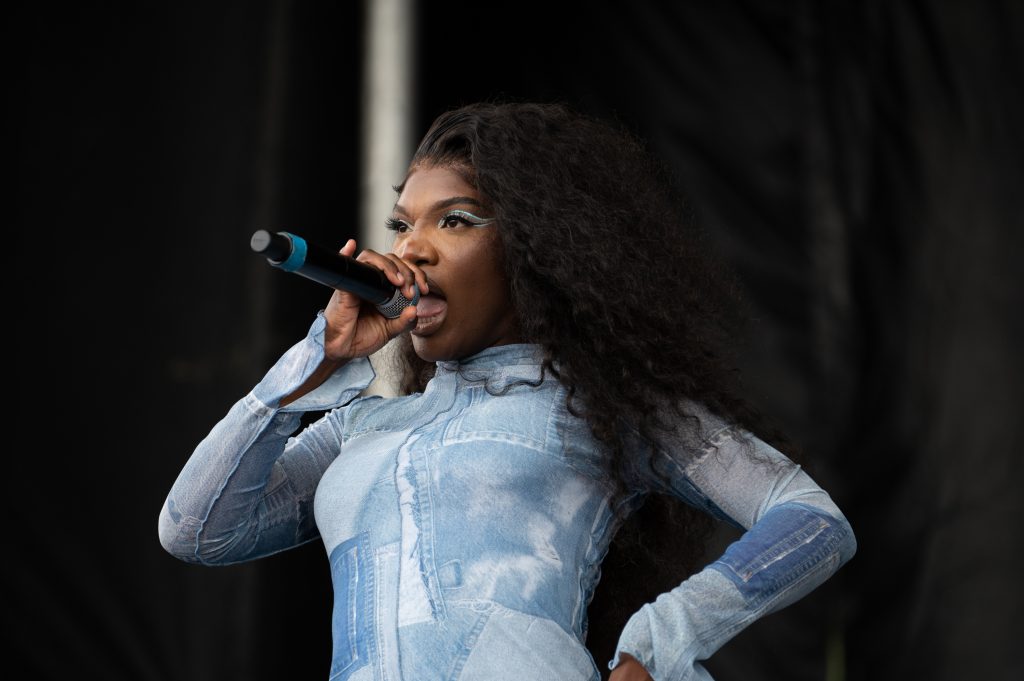 Docheii preforms to the crowd at Juice Jam on September 18th, 2022.