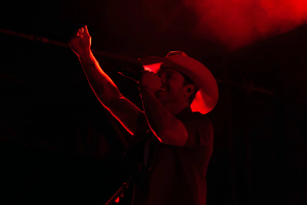 Dustin Lynch raises his hand to the audience on the Surburban Park stage at the 2025 New York State Fair friday.