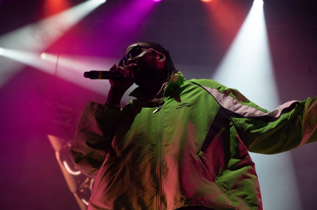 At one point during his set, 2 Chainz told everyone whose birthday it was to celebrate -- by singing his hit