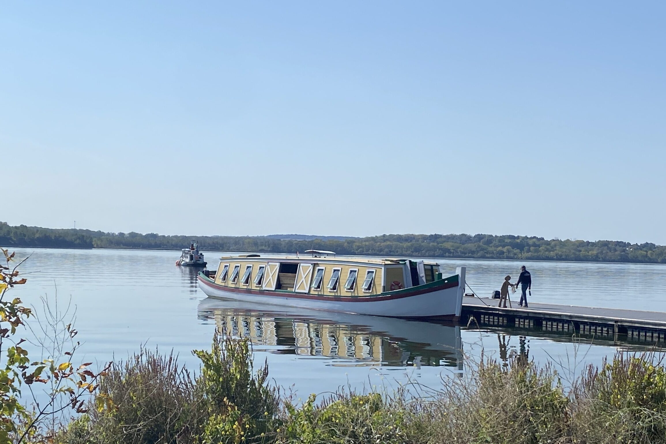 The replica Seneca Chief Erie Canal boat arriving in Syracuse at Onondaga Lake Park