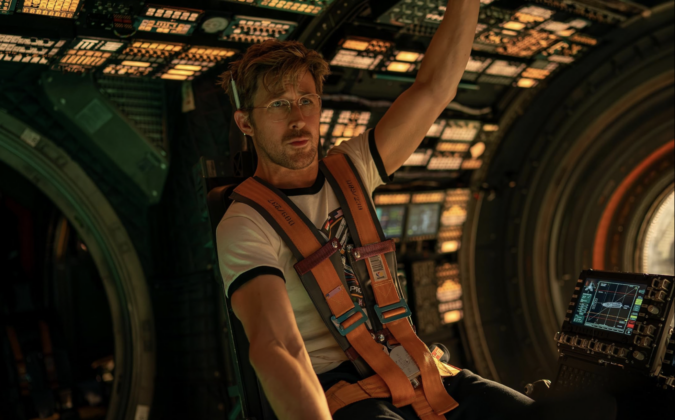 In "Project Hail Mary" Ryan Gosling dressed in a t-shirt and glasses floats in a spaceship.