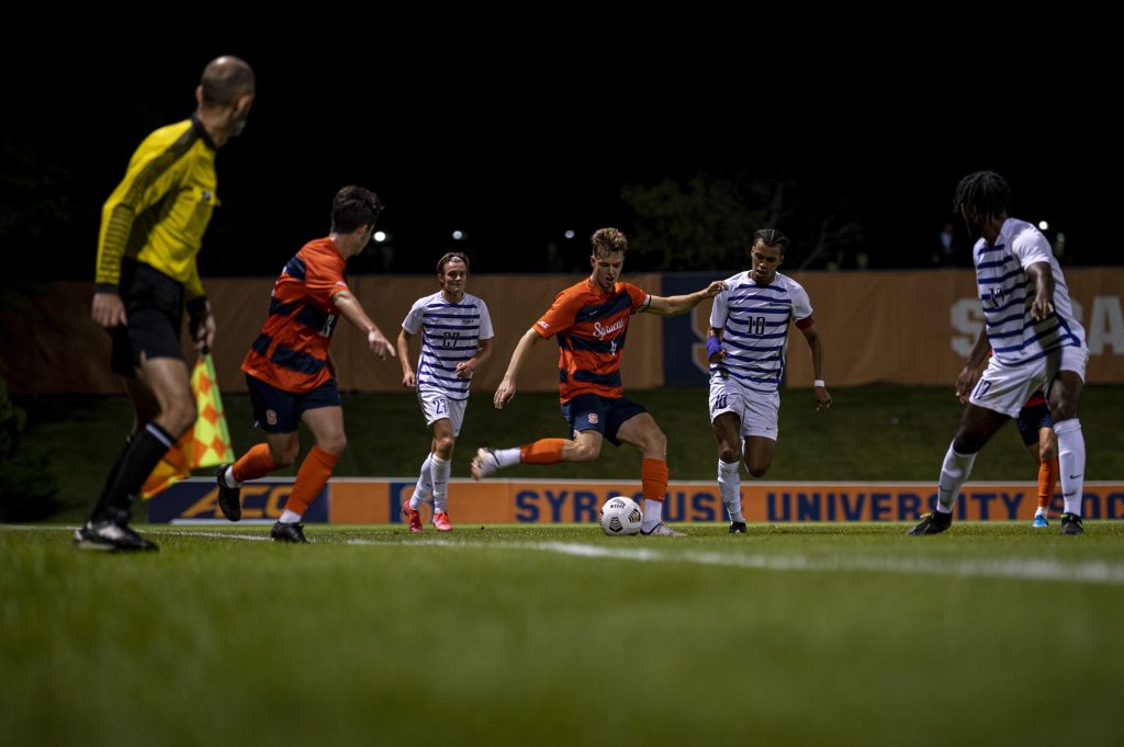 Junior defender Noah Singlemann passes a ball during a Syracuse men's soccer match against Niagra at the SU Soccer Stadium, September 6.