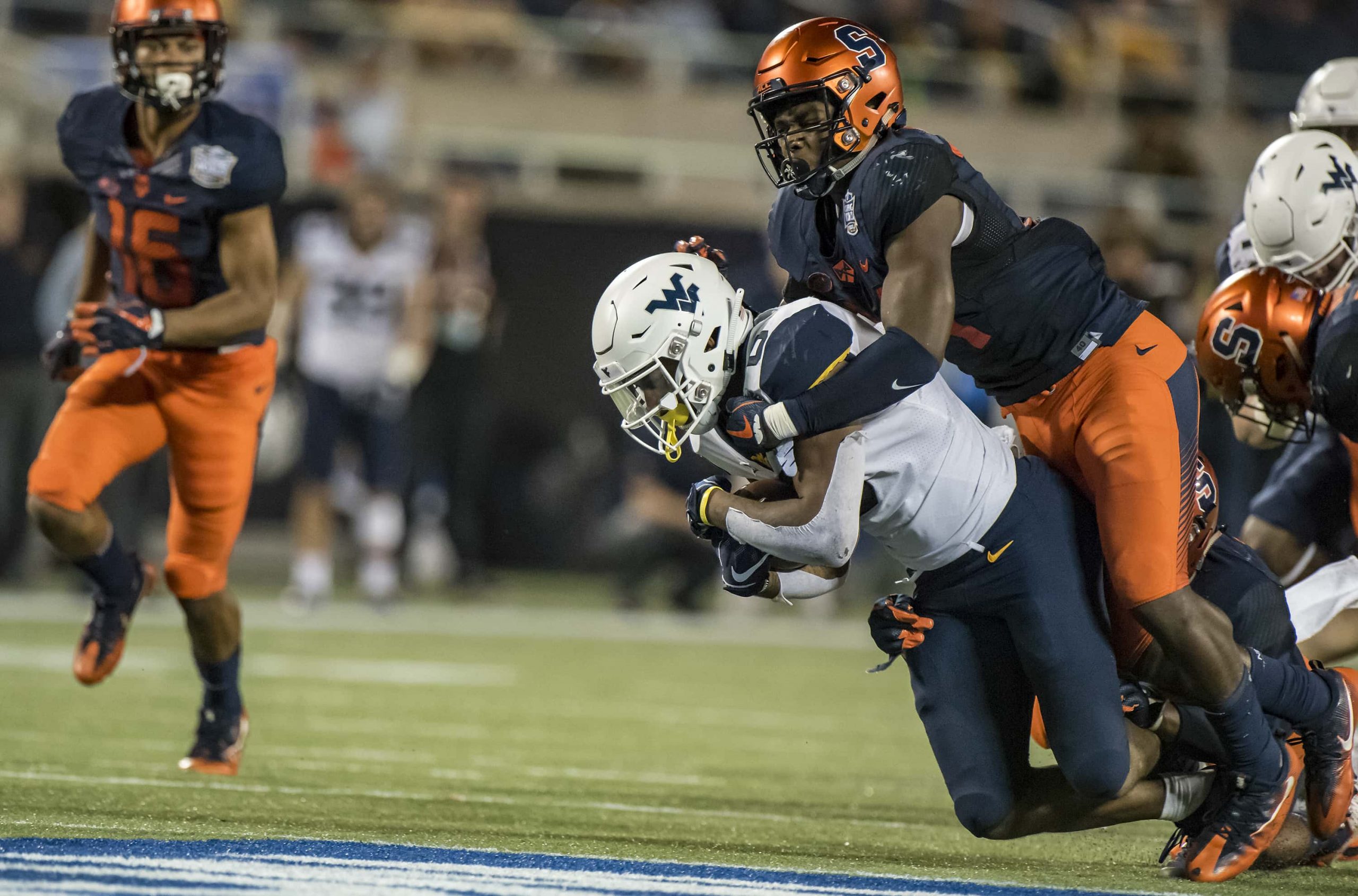 The Syracuse Orange defeat the West Virginia Mountaineers 34-18.