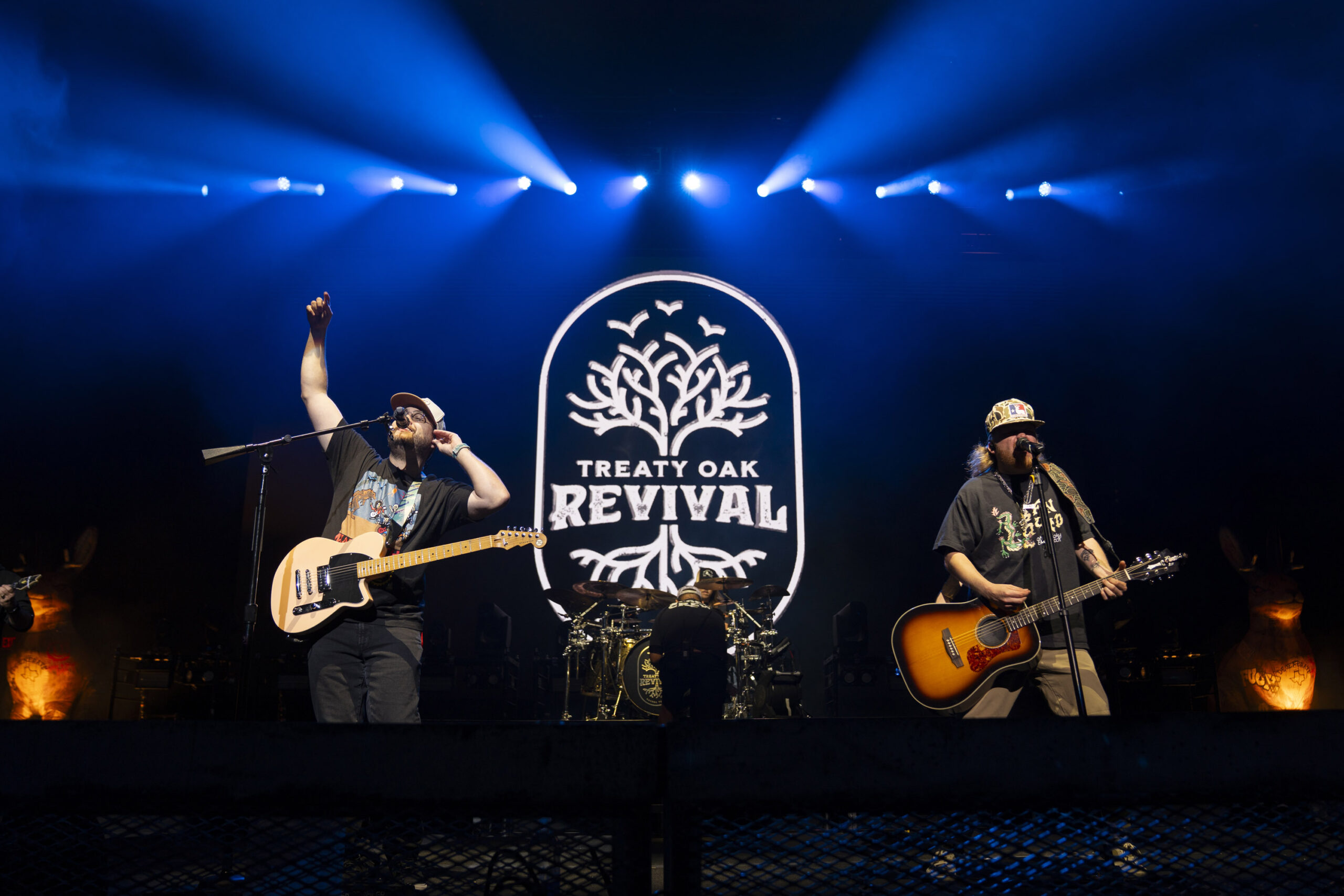 Treaty Oak Revival takes the stage at Empower Federal Credit Union Amphitheater at Lakeview in Syracuse, N.Y., on Thursday, Sept. 24, 2026. Frontman Sam Canty told the crowd the performance marked the West Texas band’s first show in New York. Photo by Matt Hofmann.
