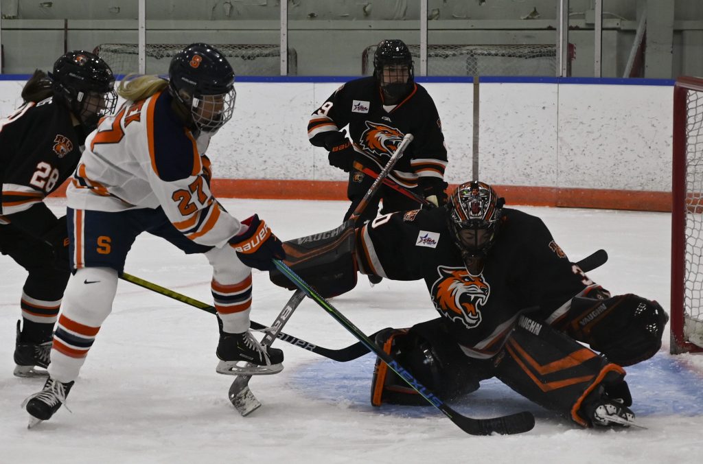 Wome's Hockey